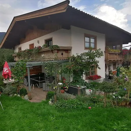 Apartment Cosy With Garden In Salzburger Land